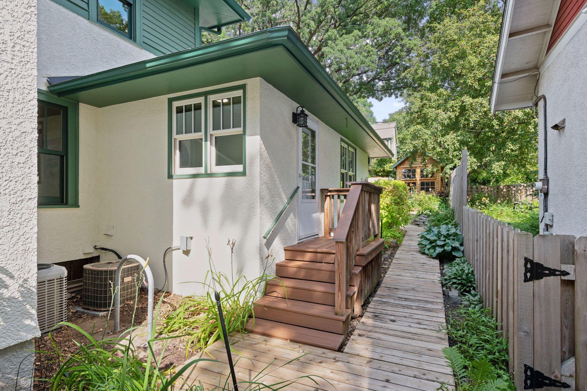 215 Warwick Street SE