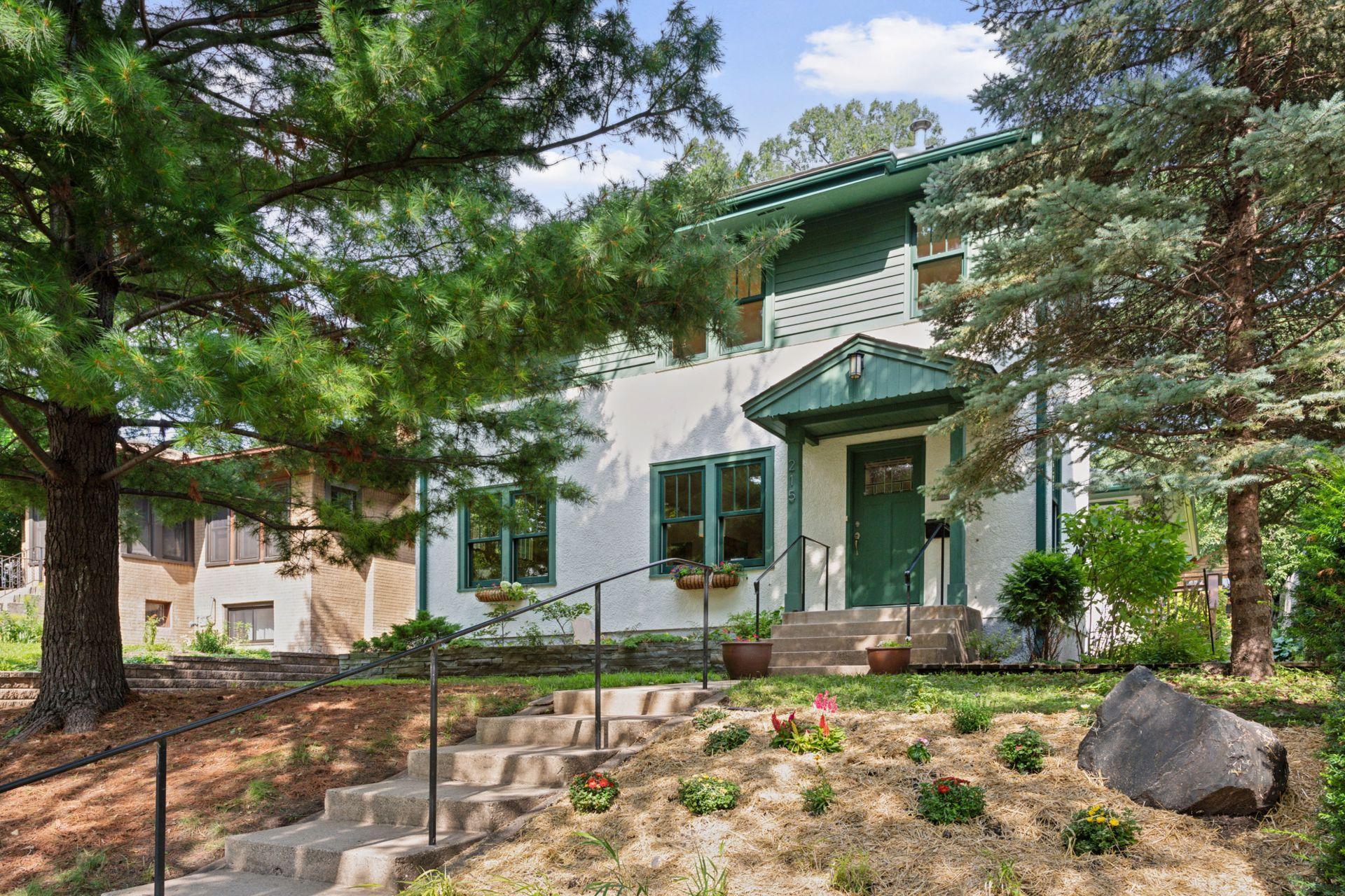 215 Warwick Street SE