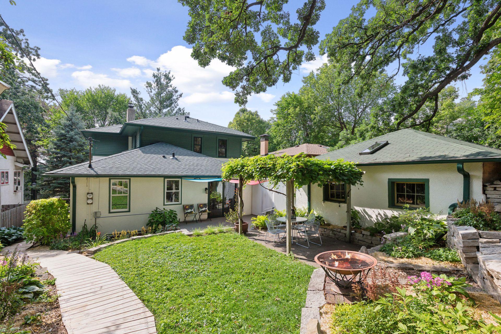 215 Warwick Street SE