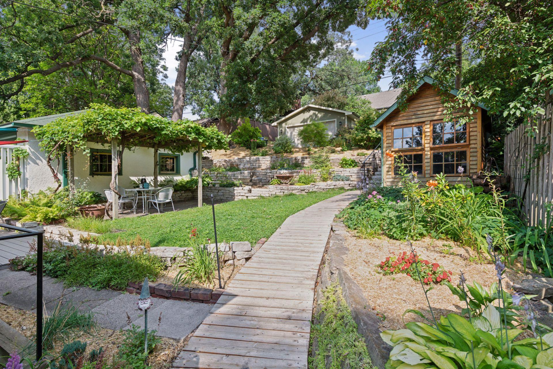 215 Warwick Street SE