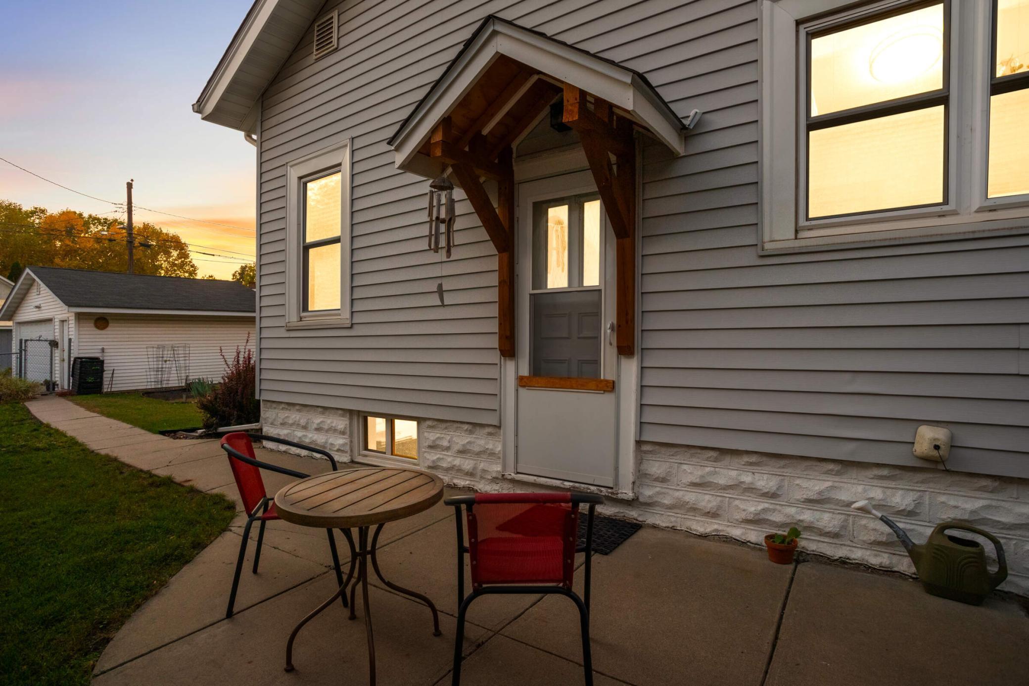 2742 Garfield Street NE