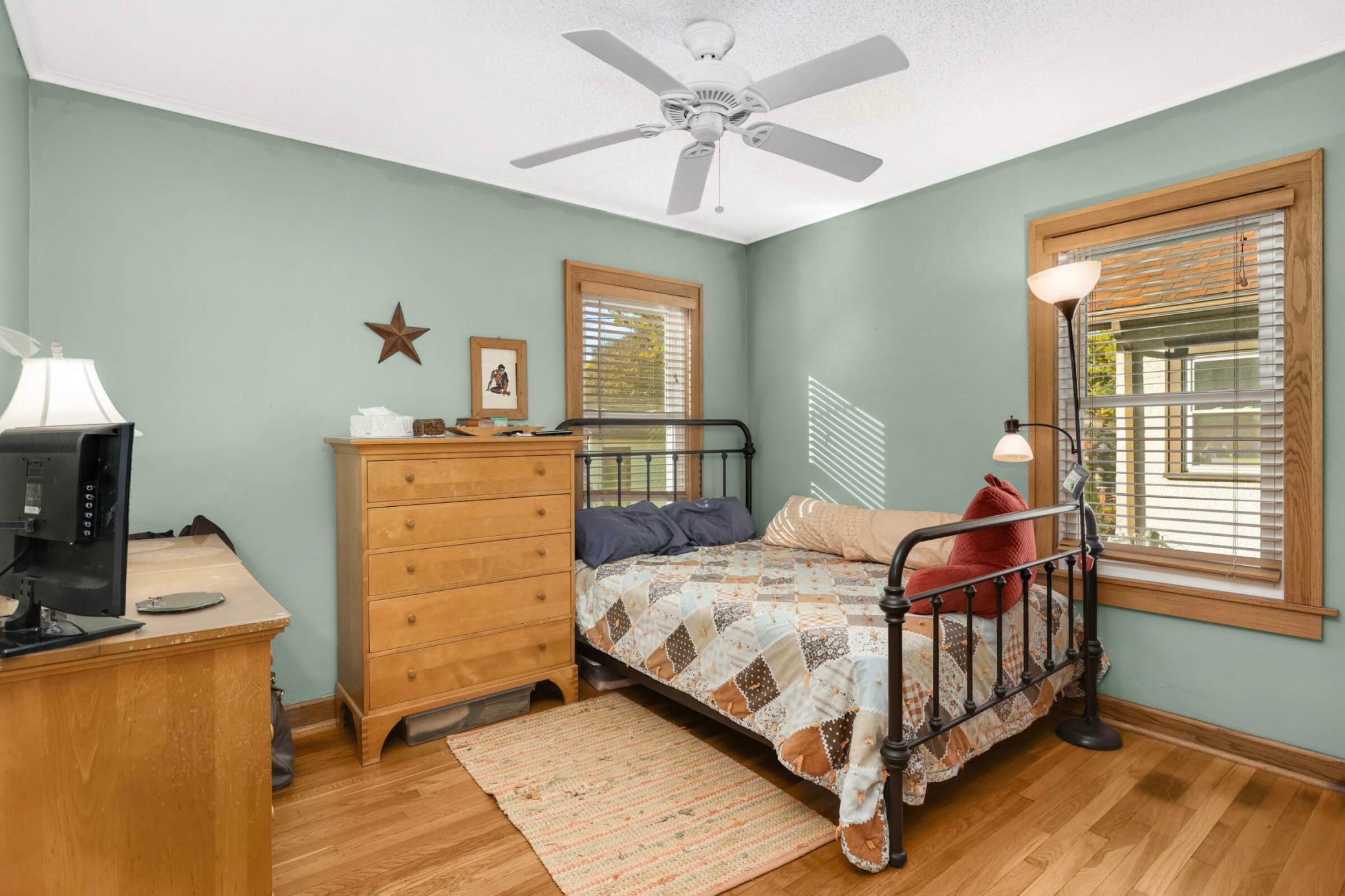 2742 Garfield Street NE