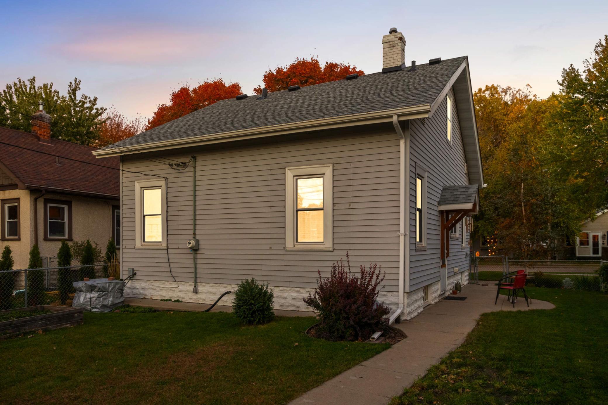 2742 Garfield Street NE