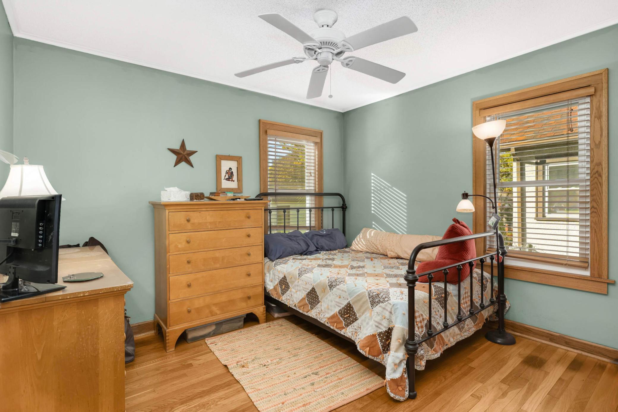 2742 Garfield Street NE