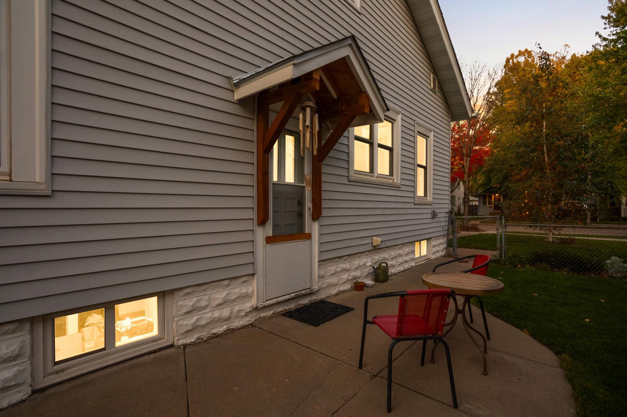 2742 Garfield Street NE