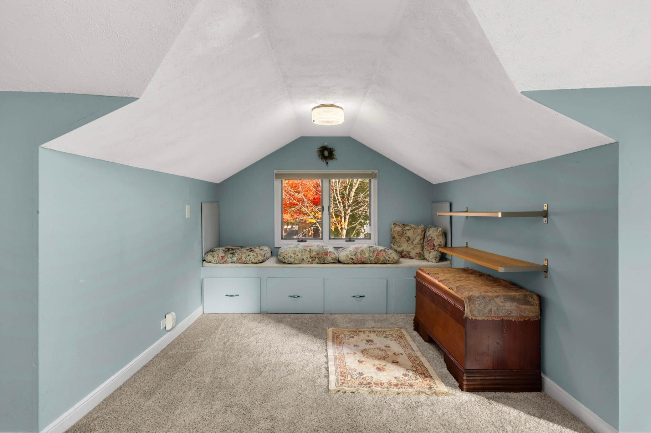 2742 Garfield Street NE