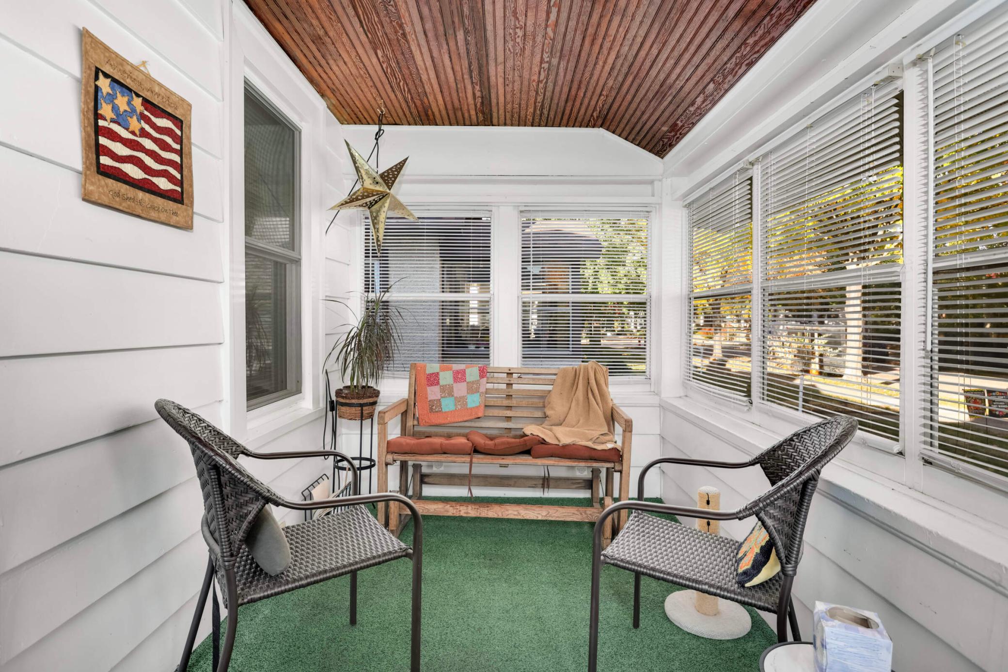 2742 Garfield Street NE