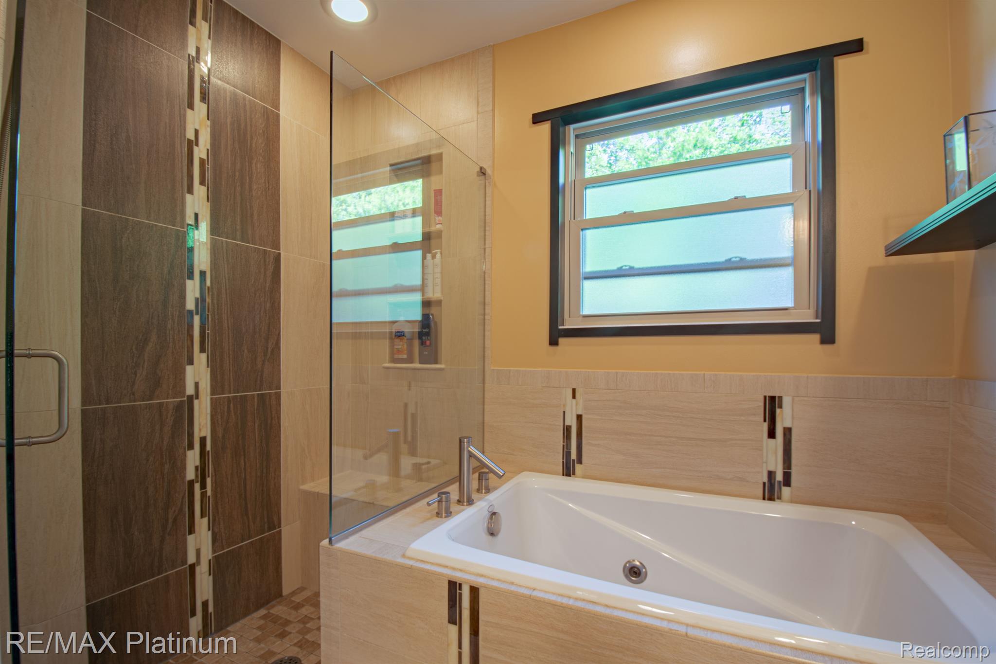 19050 CANTERBURY Drive