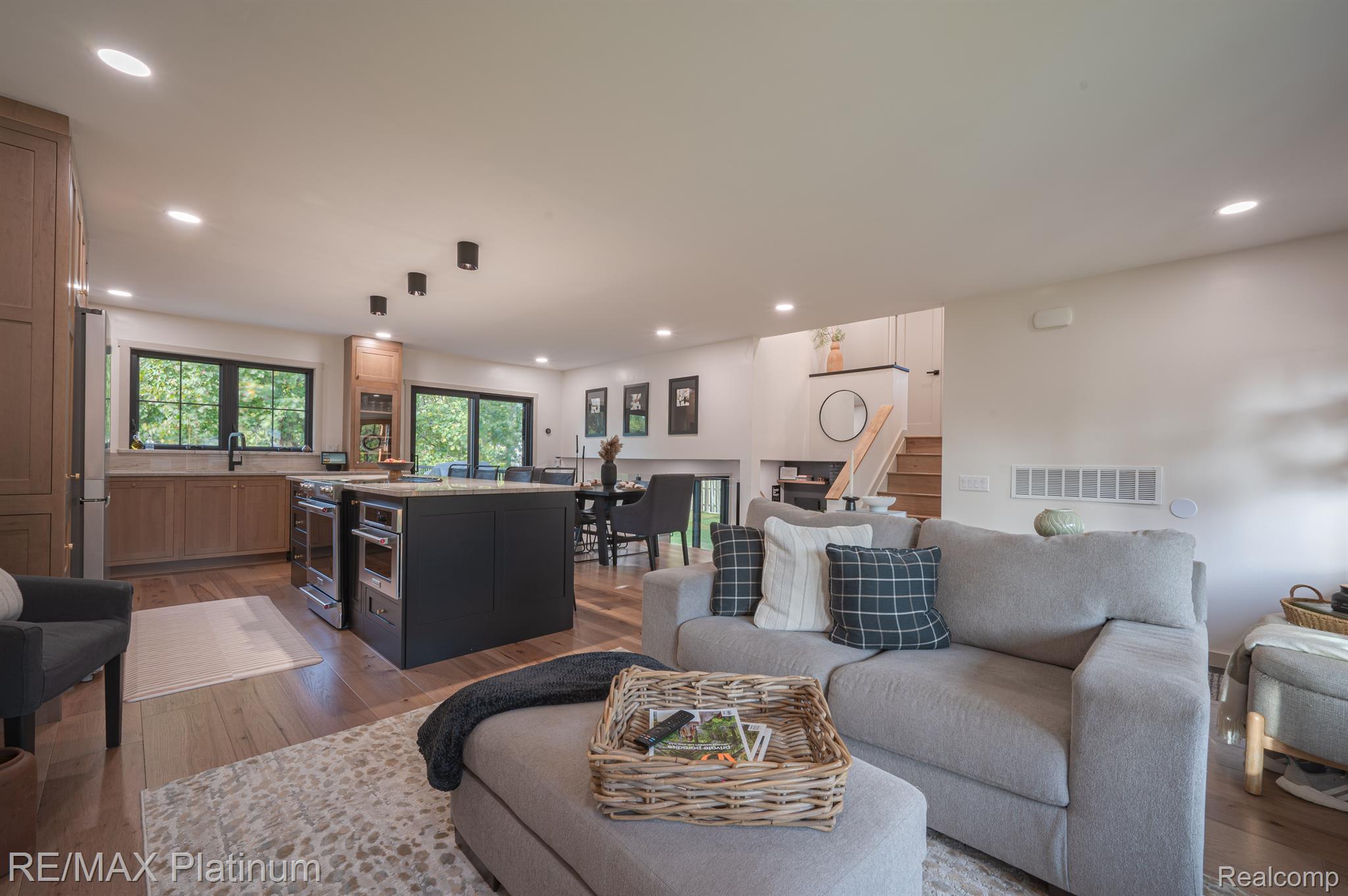 11351 MANCHESTER Drive