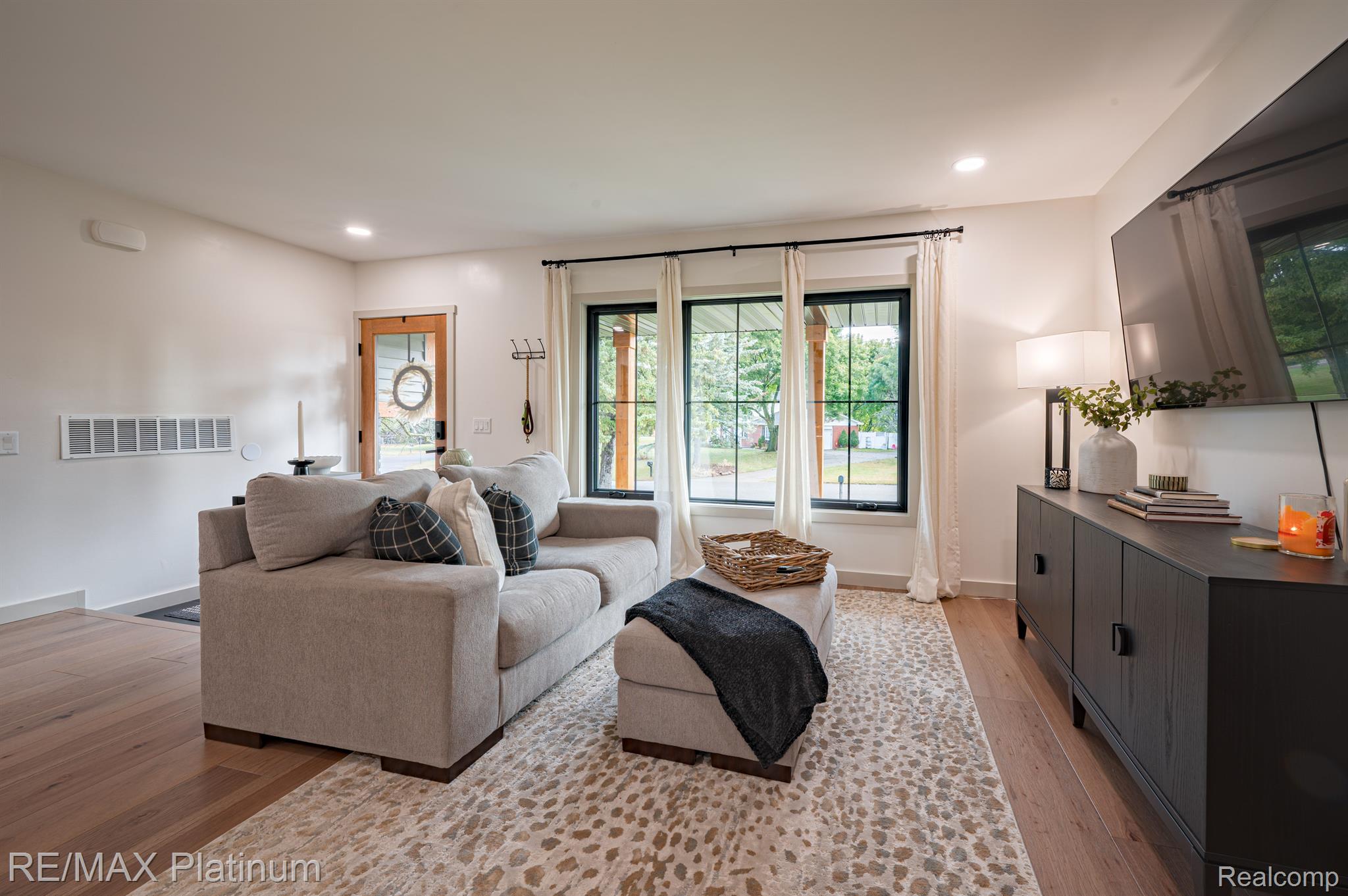 11351 MANCHESTER Drive