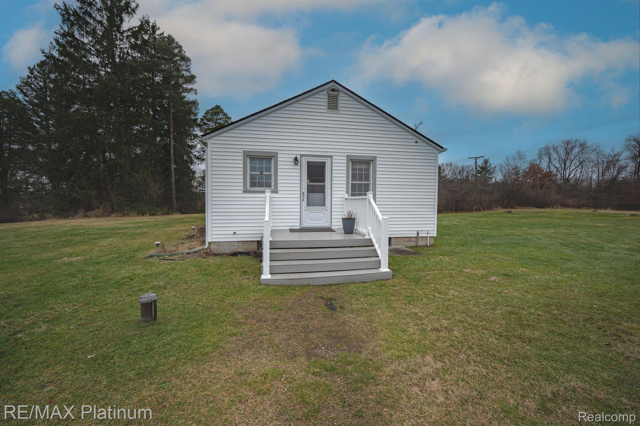 850 W MAPLE Road