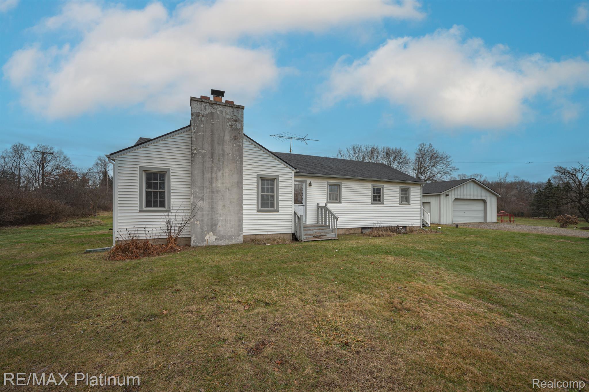 850 W MAPLE Road