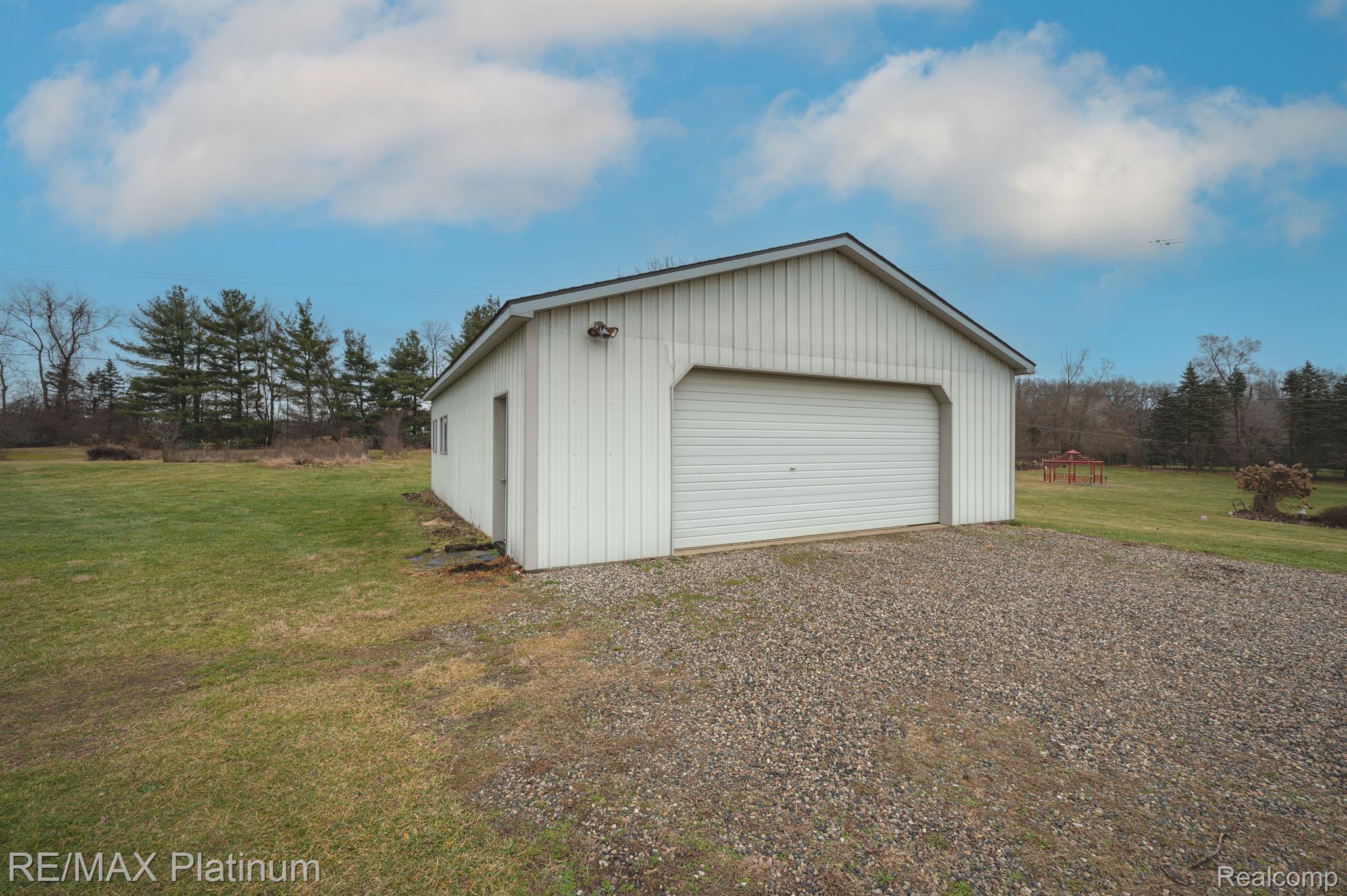 850 W MAPLE Road