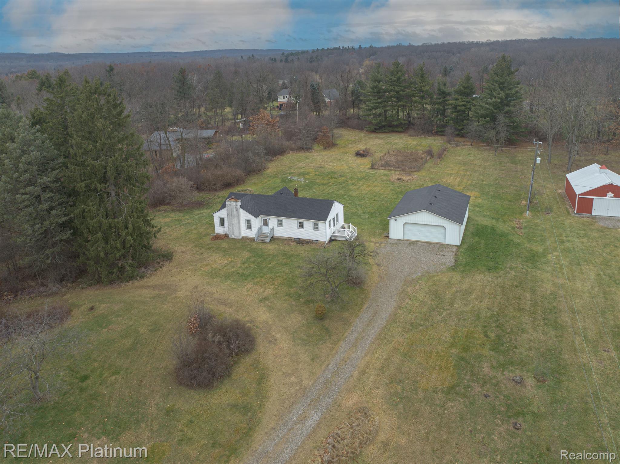 850 W MAPLE Road