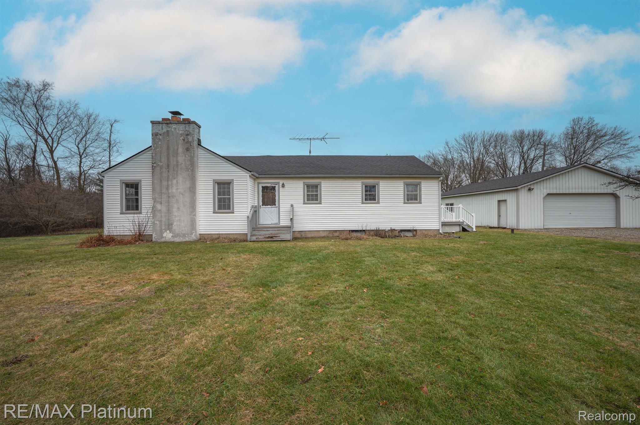850 W MAPLE Road