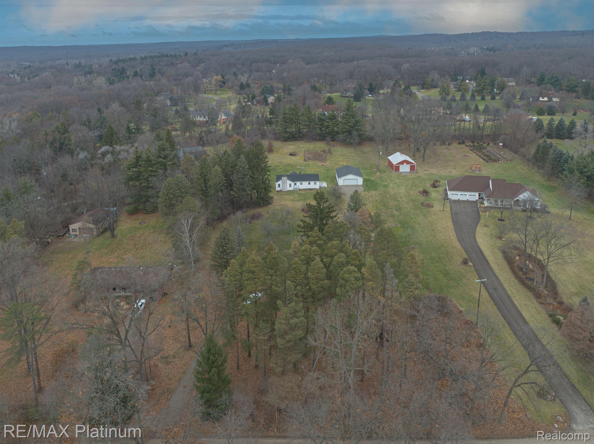 850 W MAPLE Road