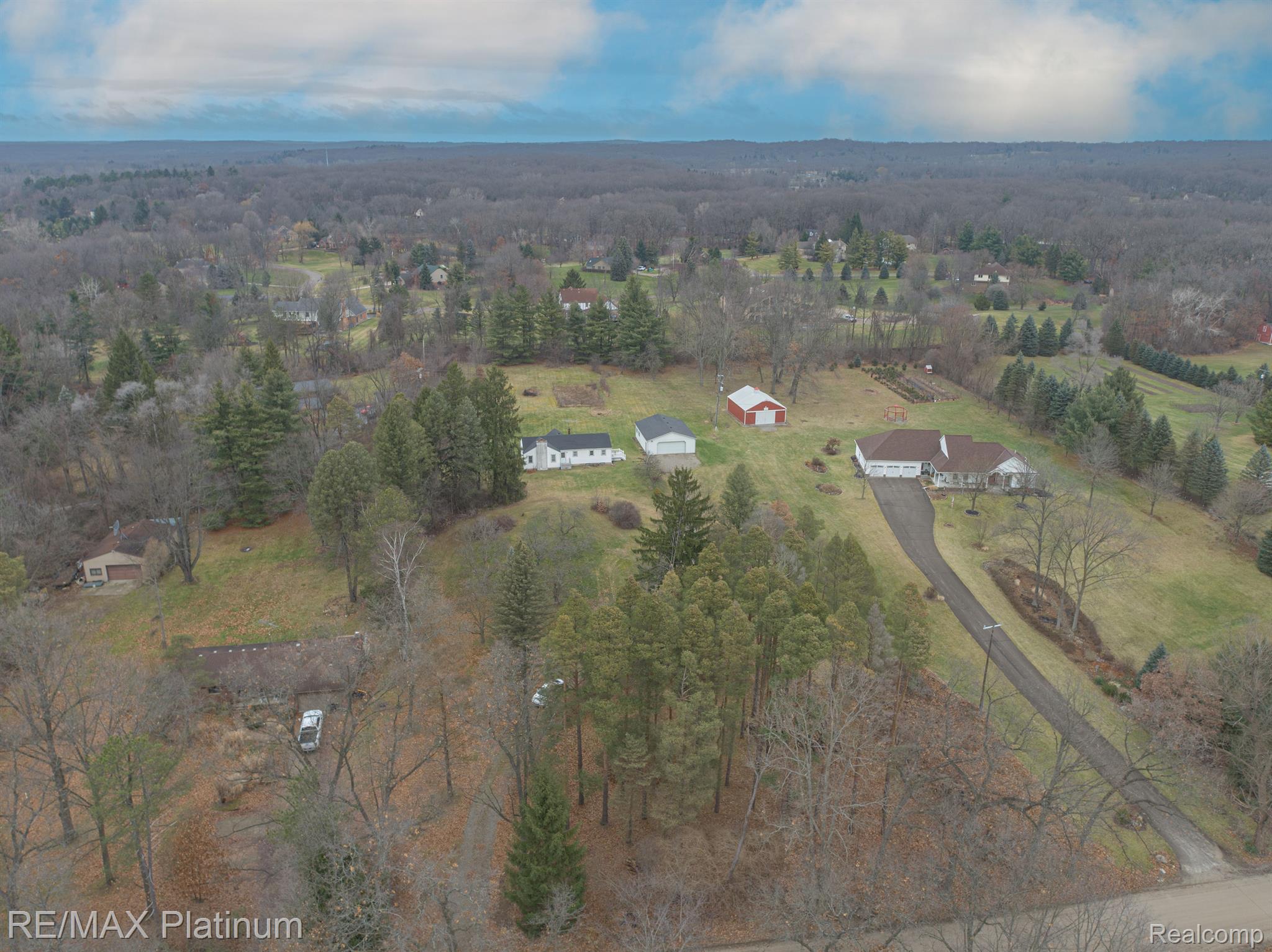 850 W MAPLE Road