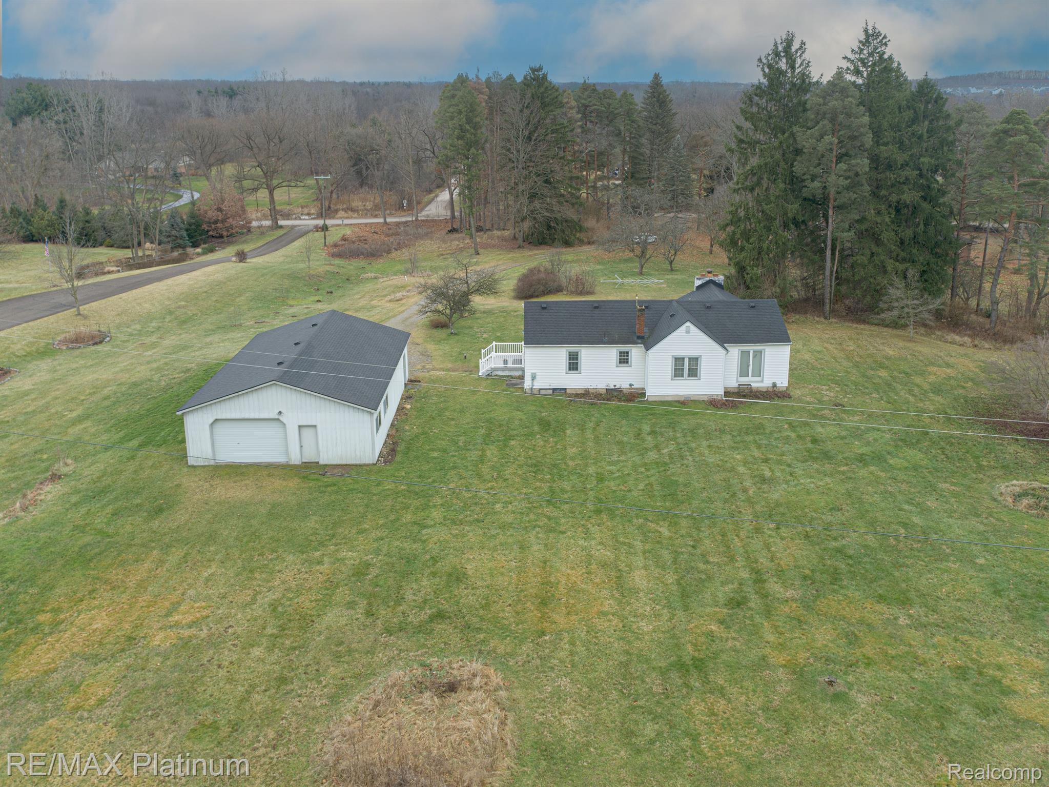 850 W MAPLE Road