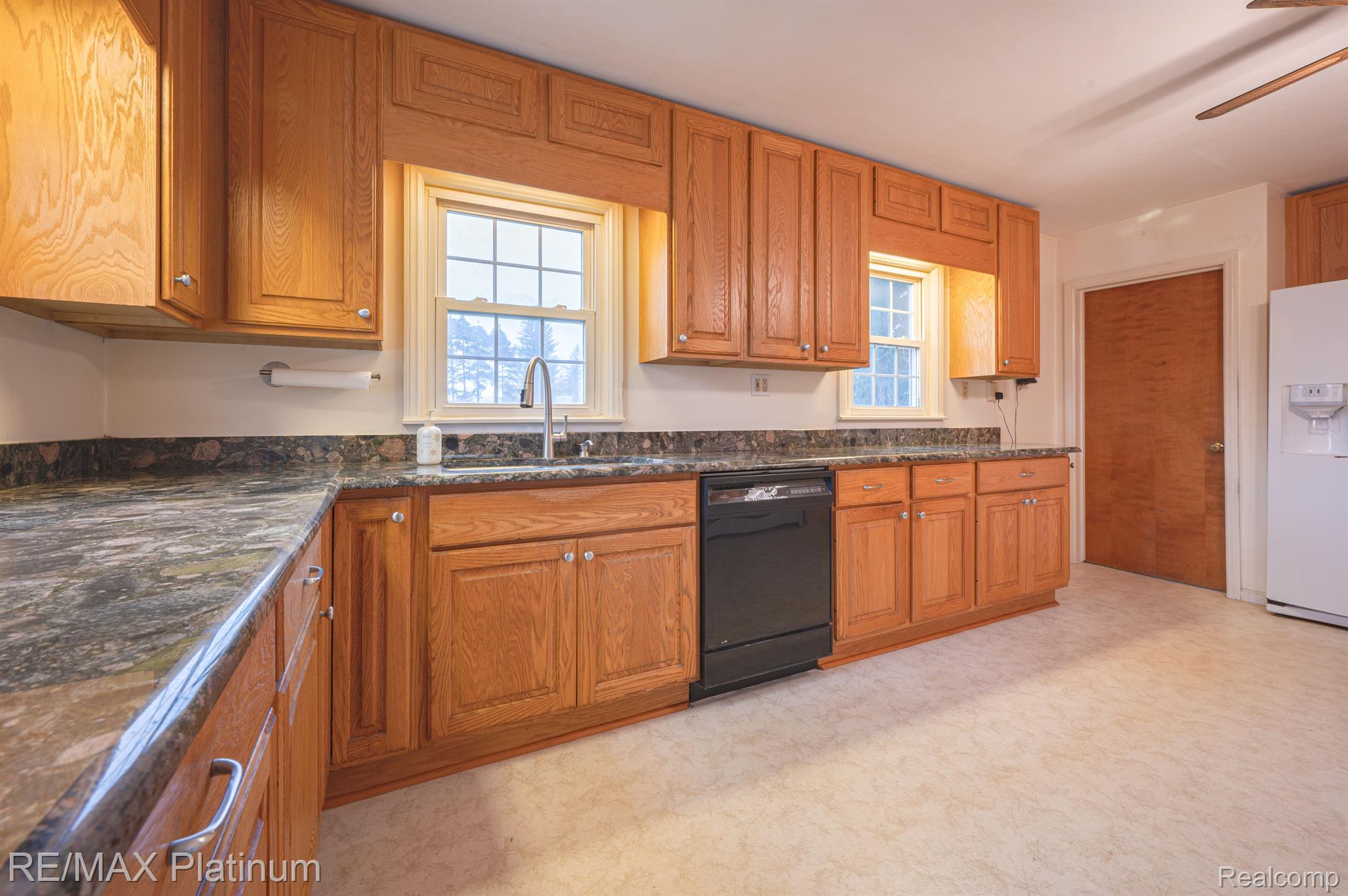850 W MAPLE Road