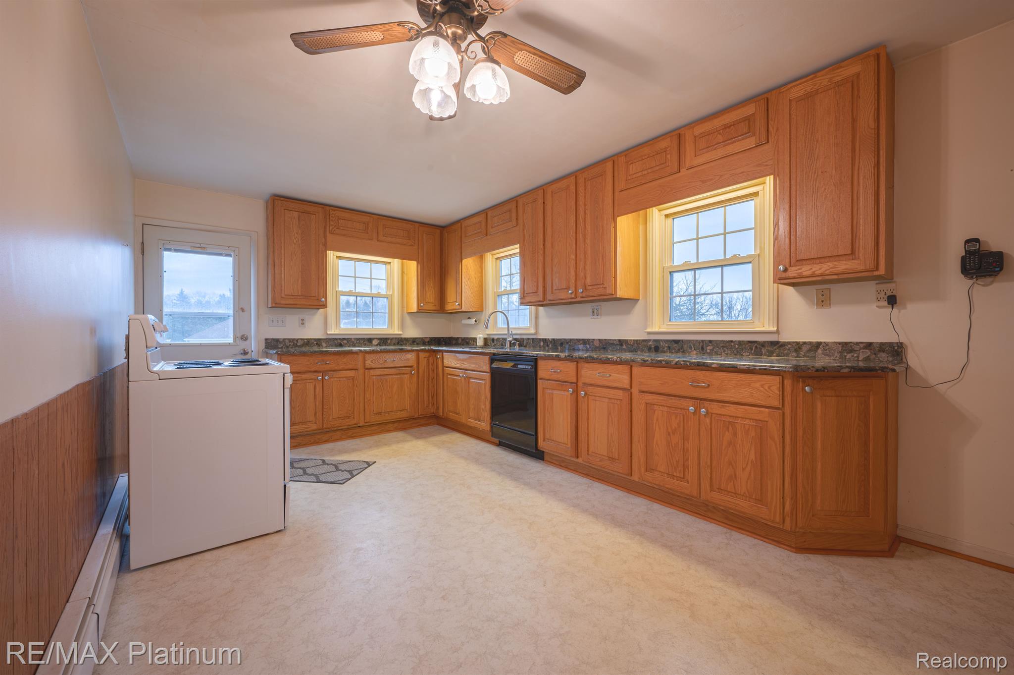 850 W MAPLE Road