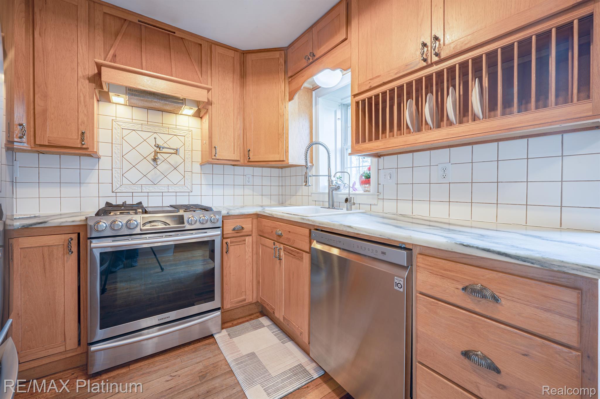 4015 BENNETT LAKE Road