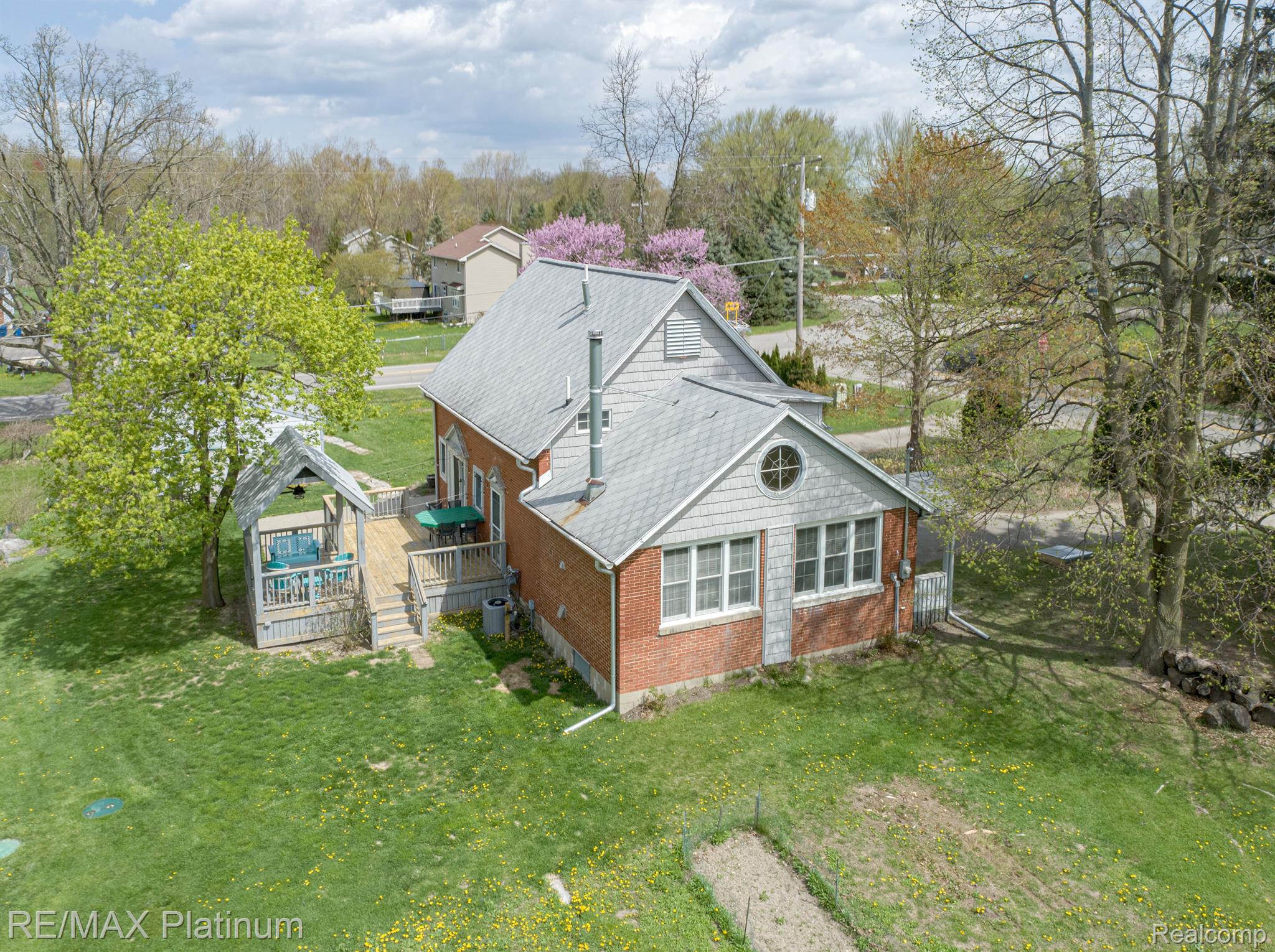 4015 BENNETT LAKE Road