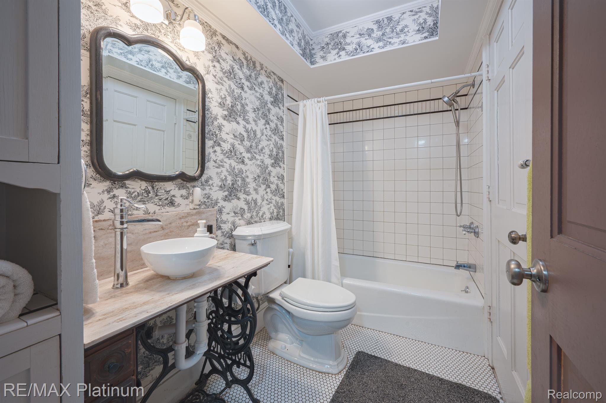 4015 BENNETT LAKE Road