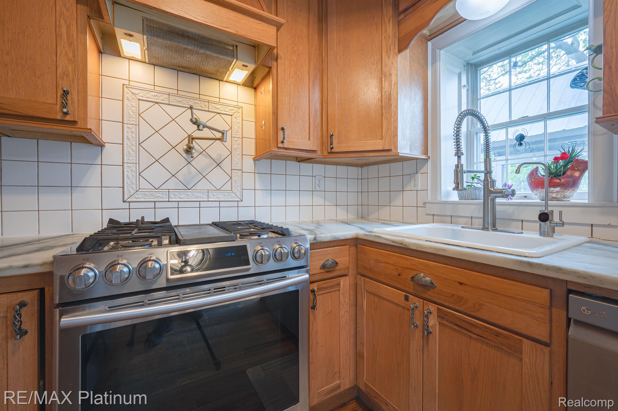 4015 BENNETT LAKE Road