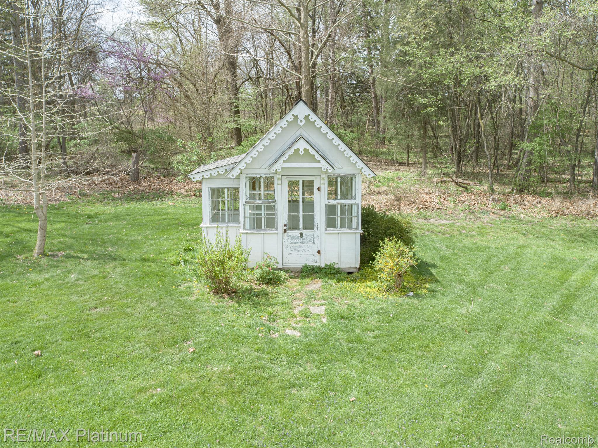 4015 BENNETT LAKE Road