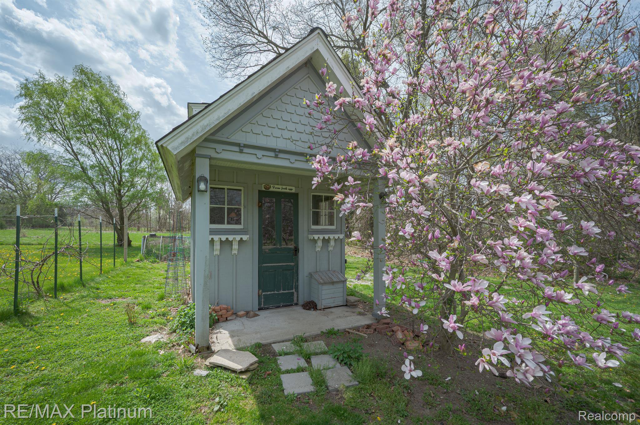 4015 BENNETT LAKE Road