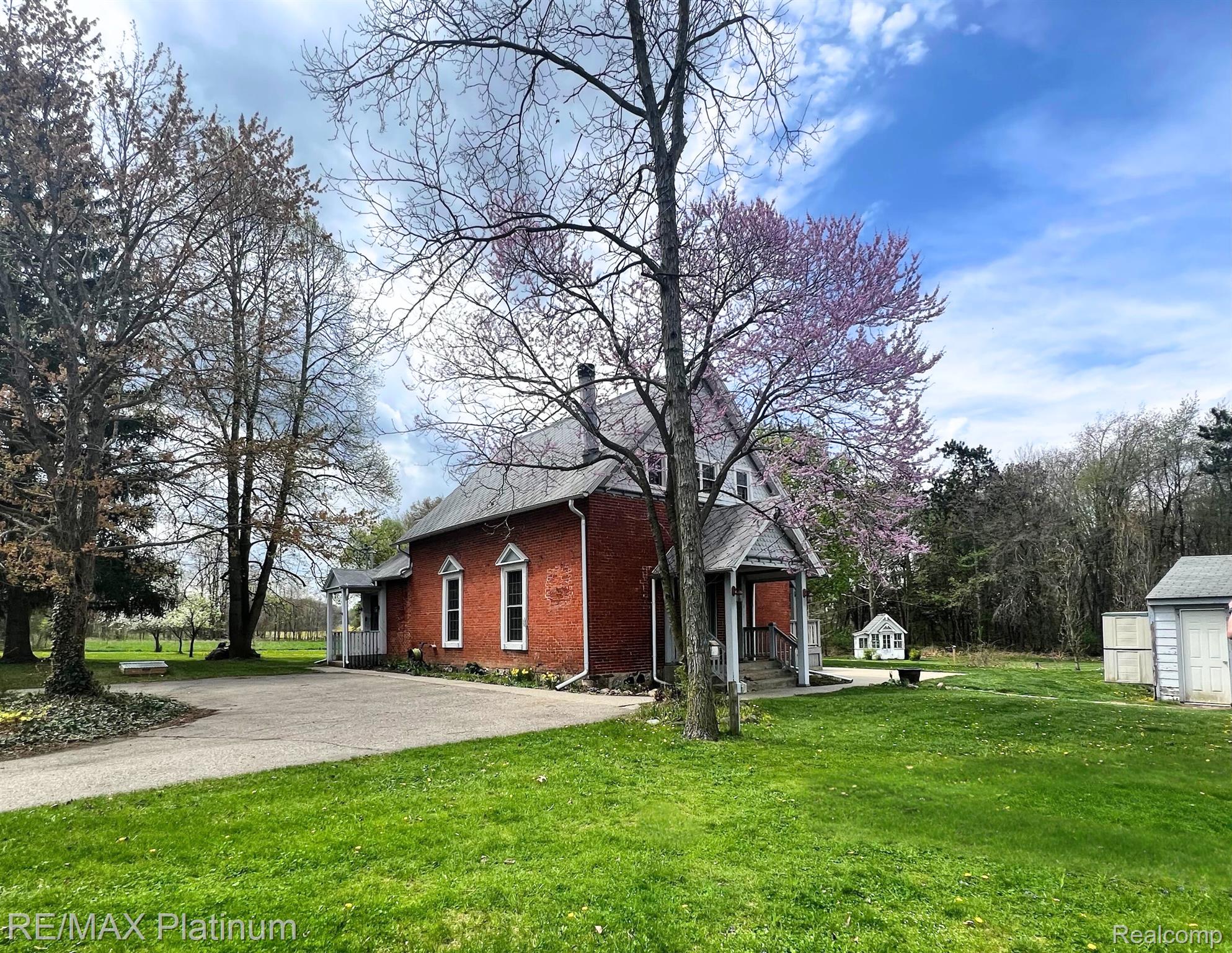 4015 BENNETT LAKE Road