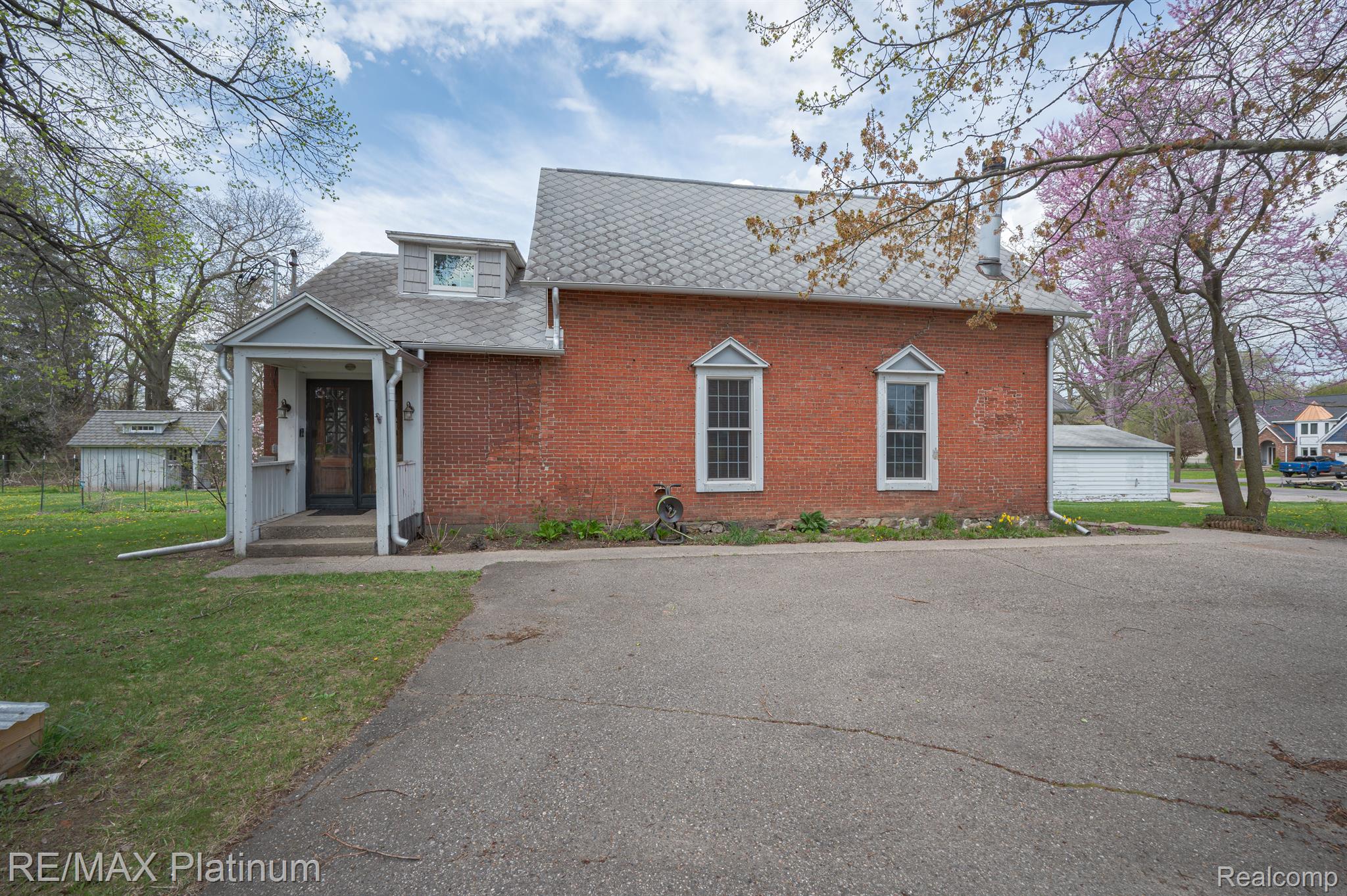 4015 BENNETT LAKE Road