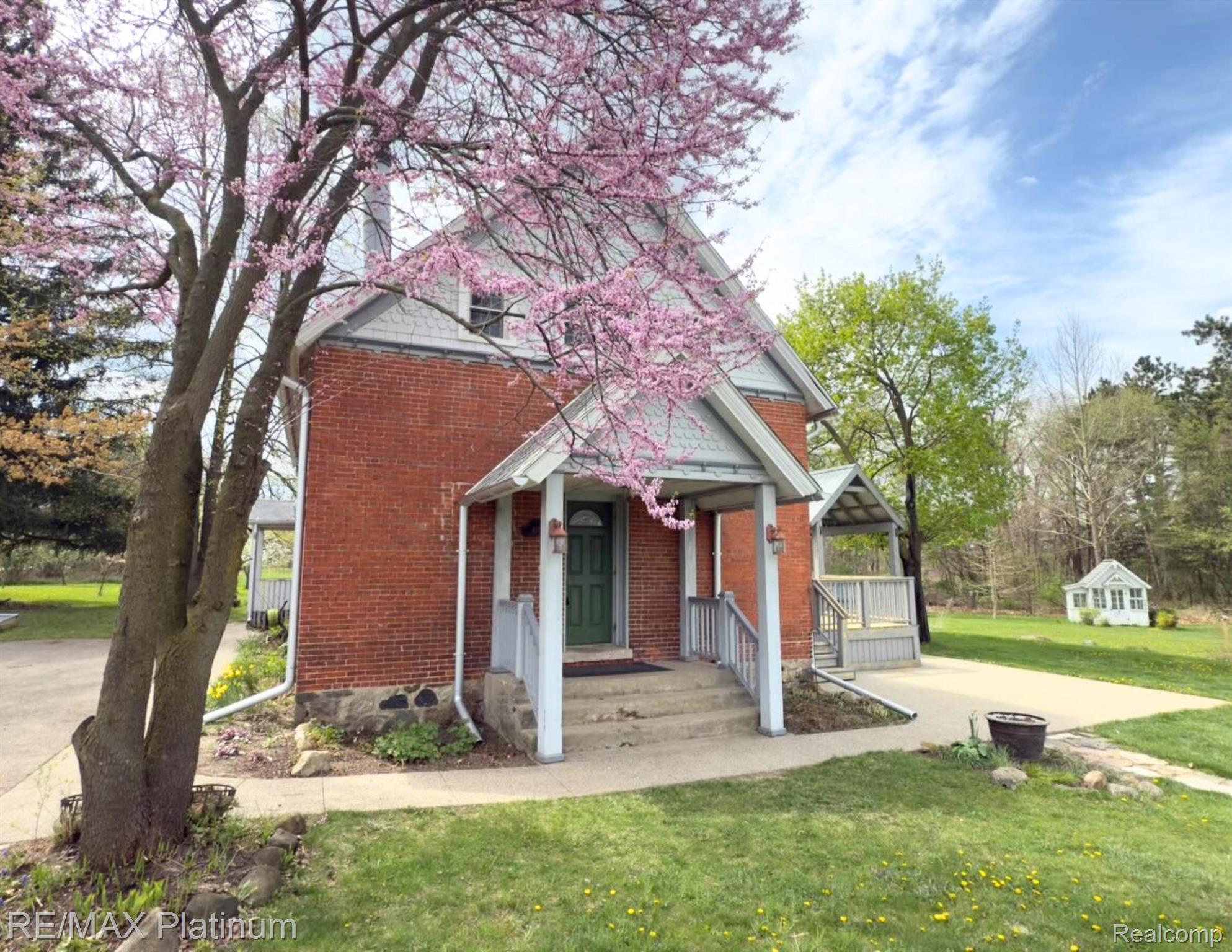 4015 BENNETT LAKE Road