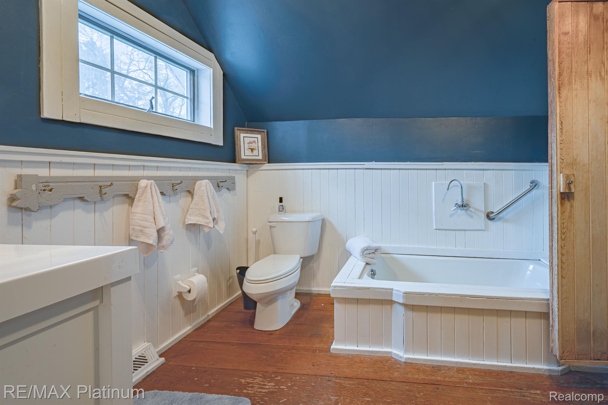 4015 BENNETT LAKE Road