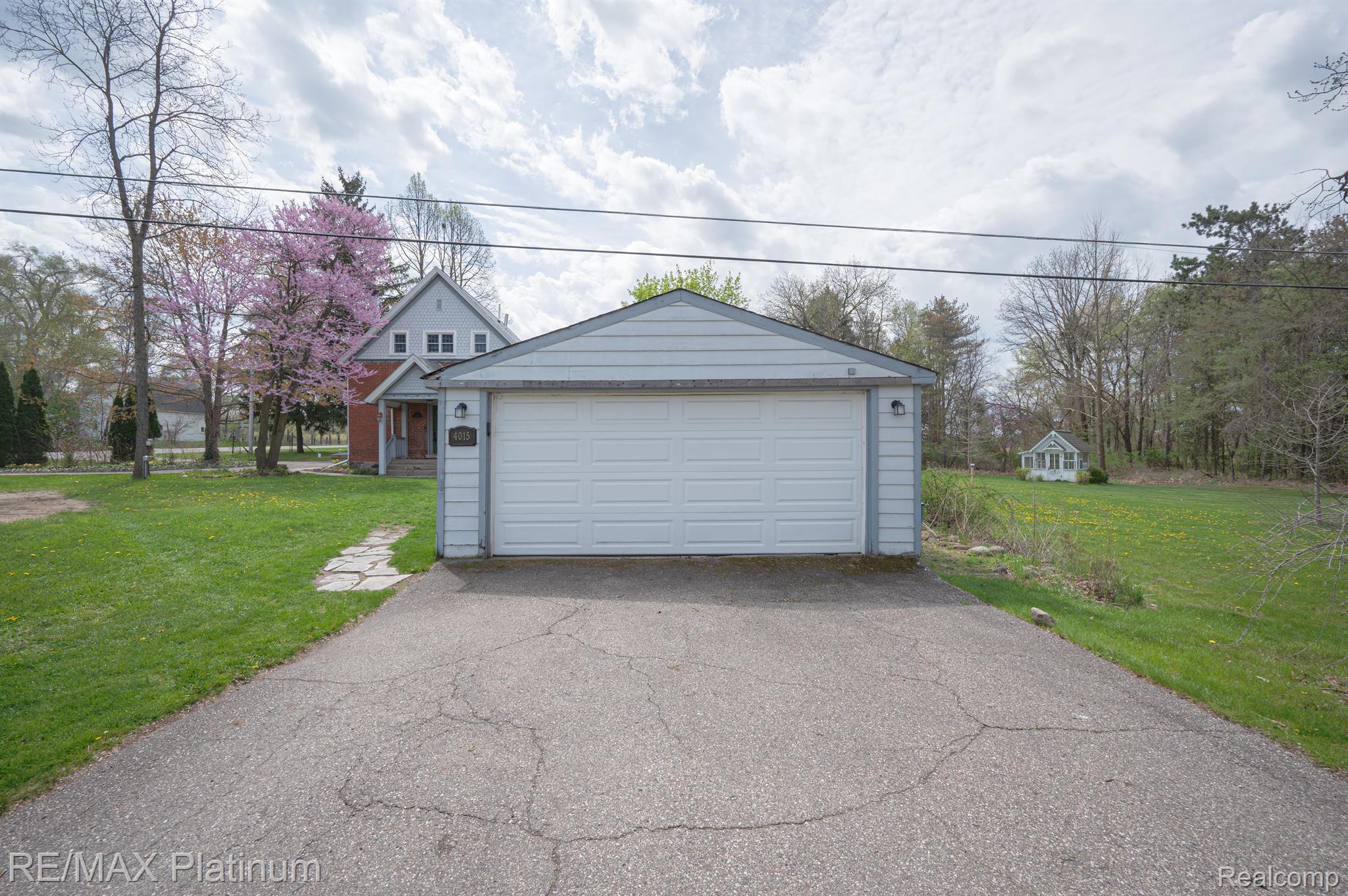 4015 BENNETT LAKE Road