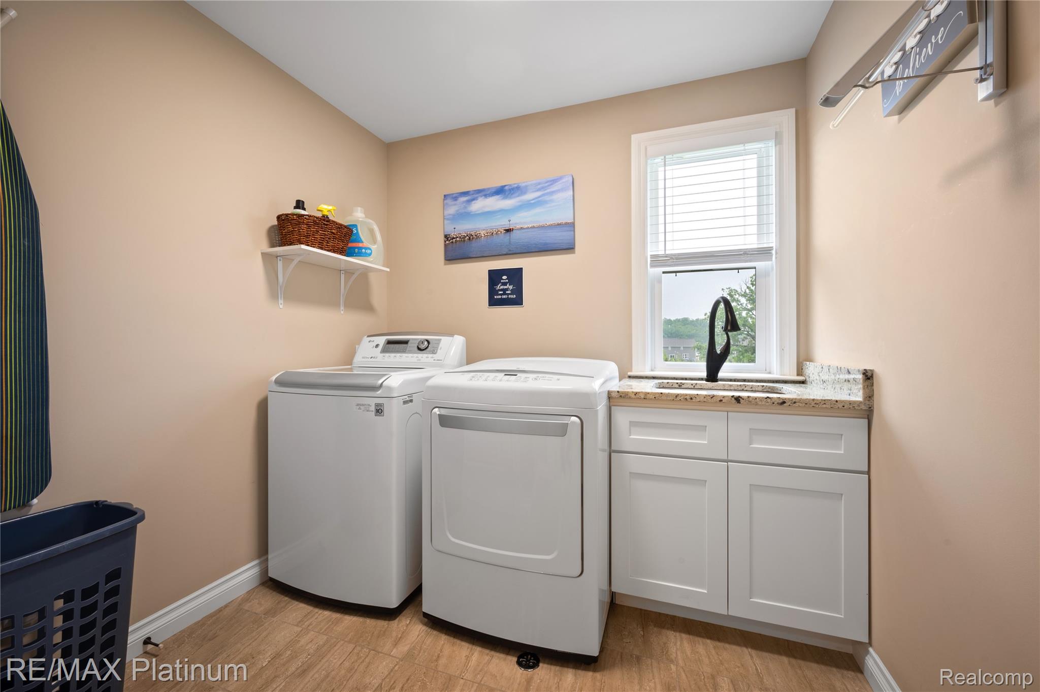 2237 WALNUT VIEW Drive