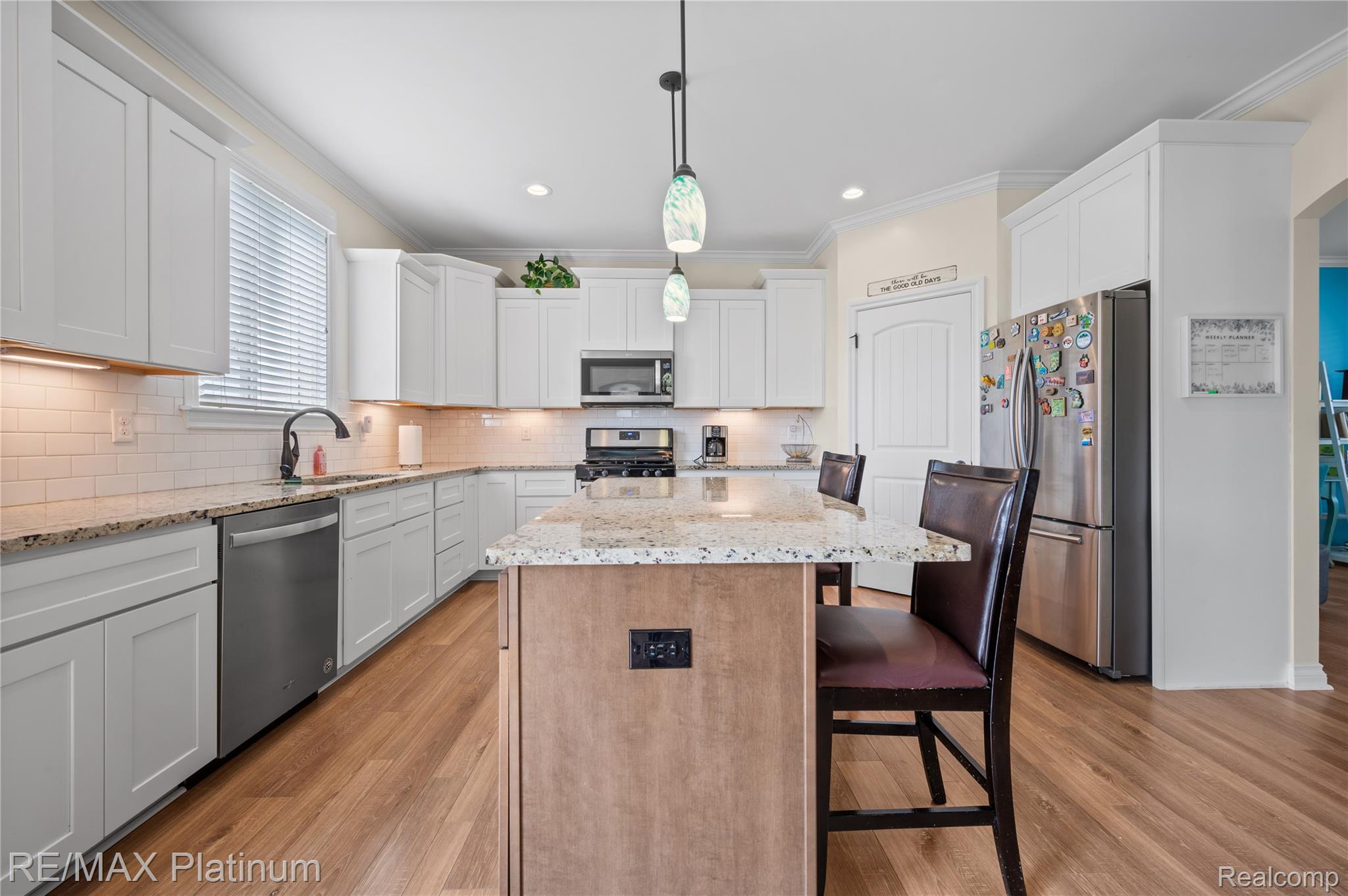 2237 WALNUT VIEW Drive