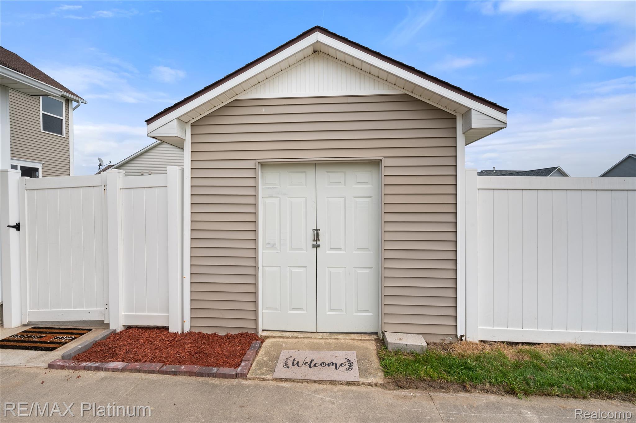 6327 Saint Charles Pass