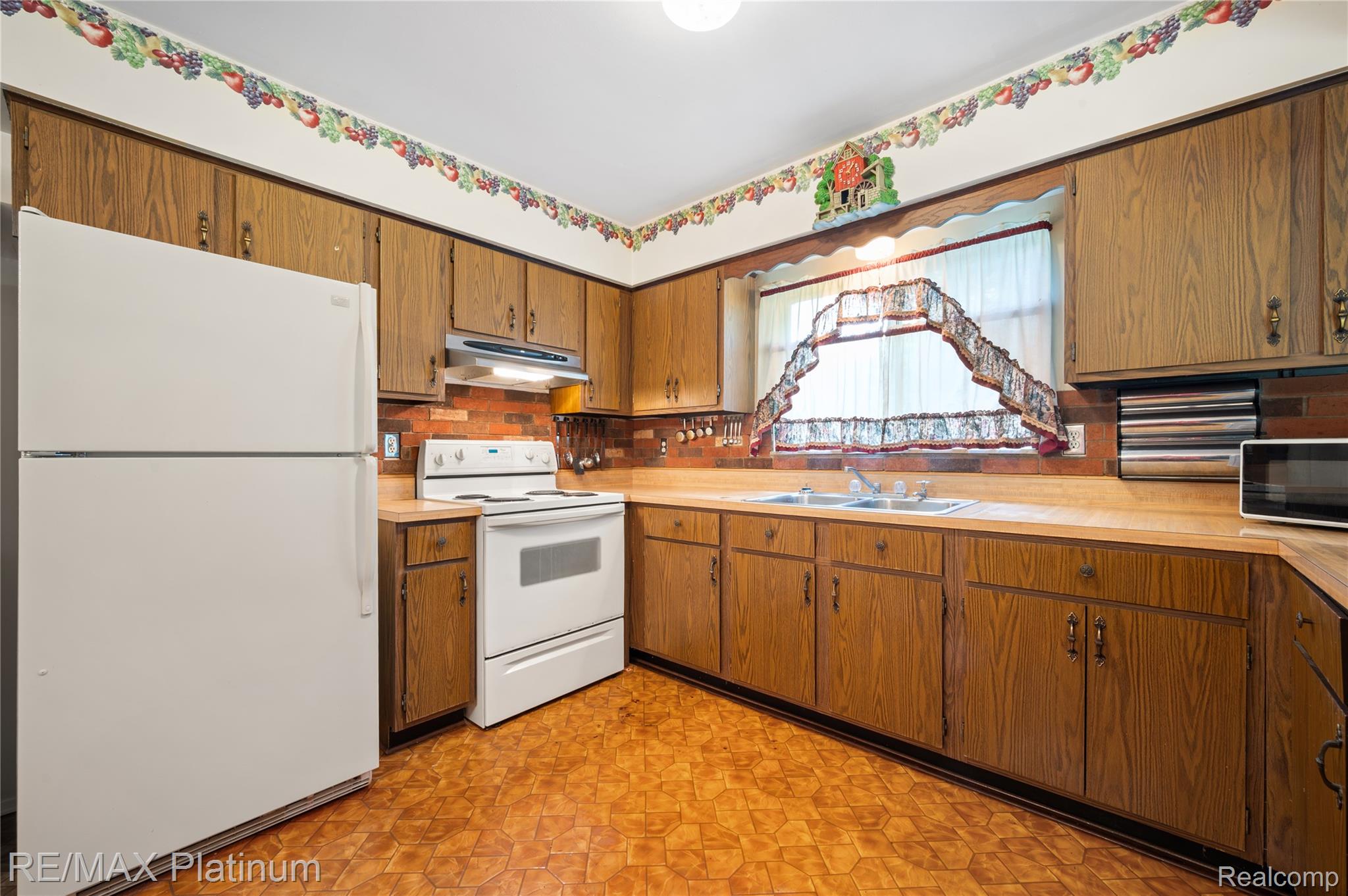 10600 Pinehill Drive