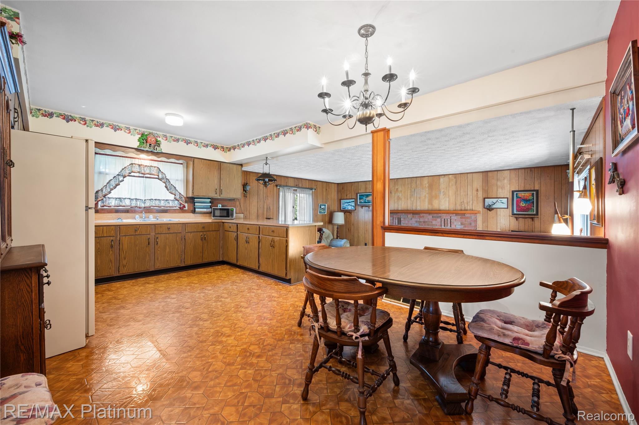 10600 Pinehill Drive
