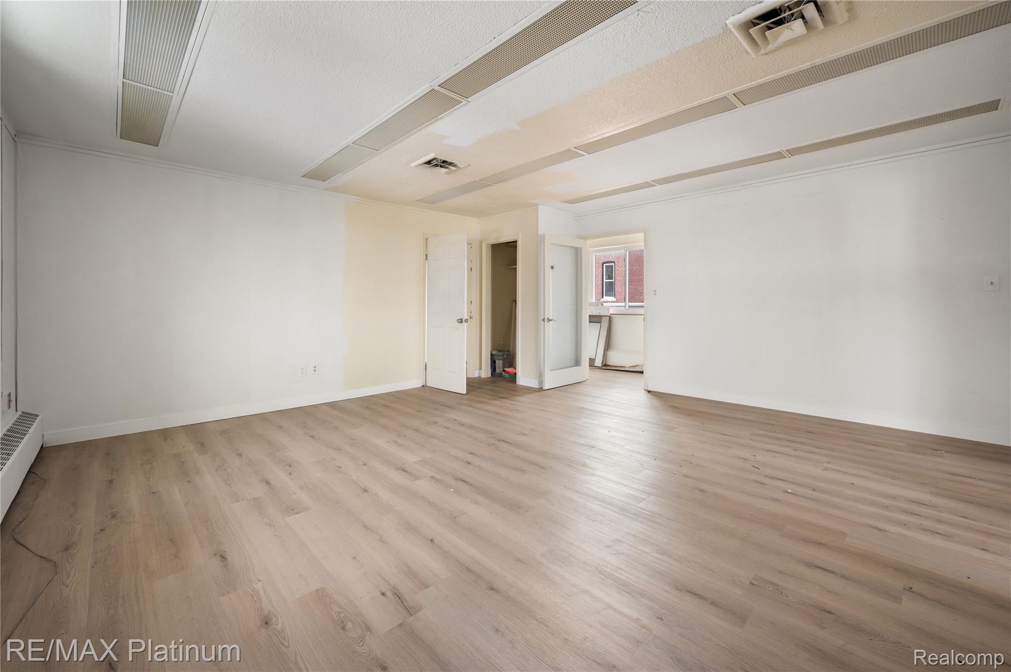 11528 S Saginaw Street