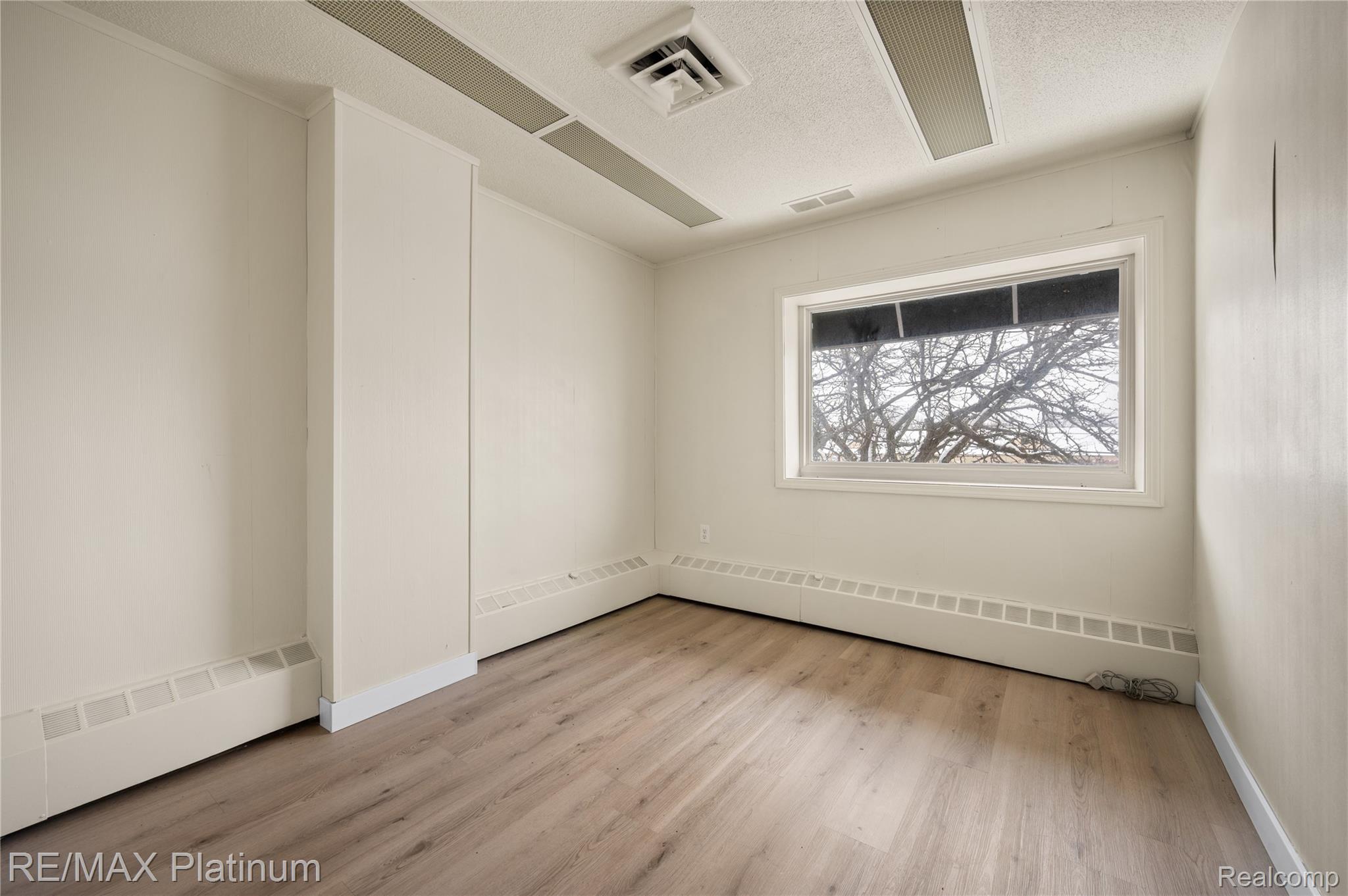 11528 S Saginaw Street