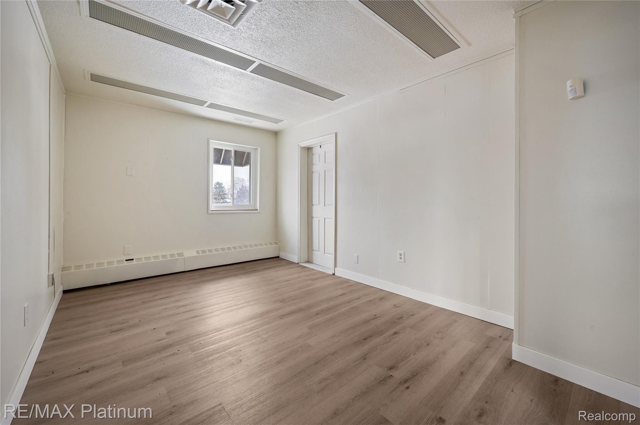 11528 S Saginaw Street