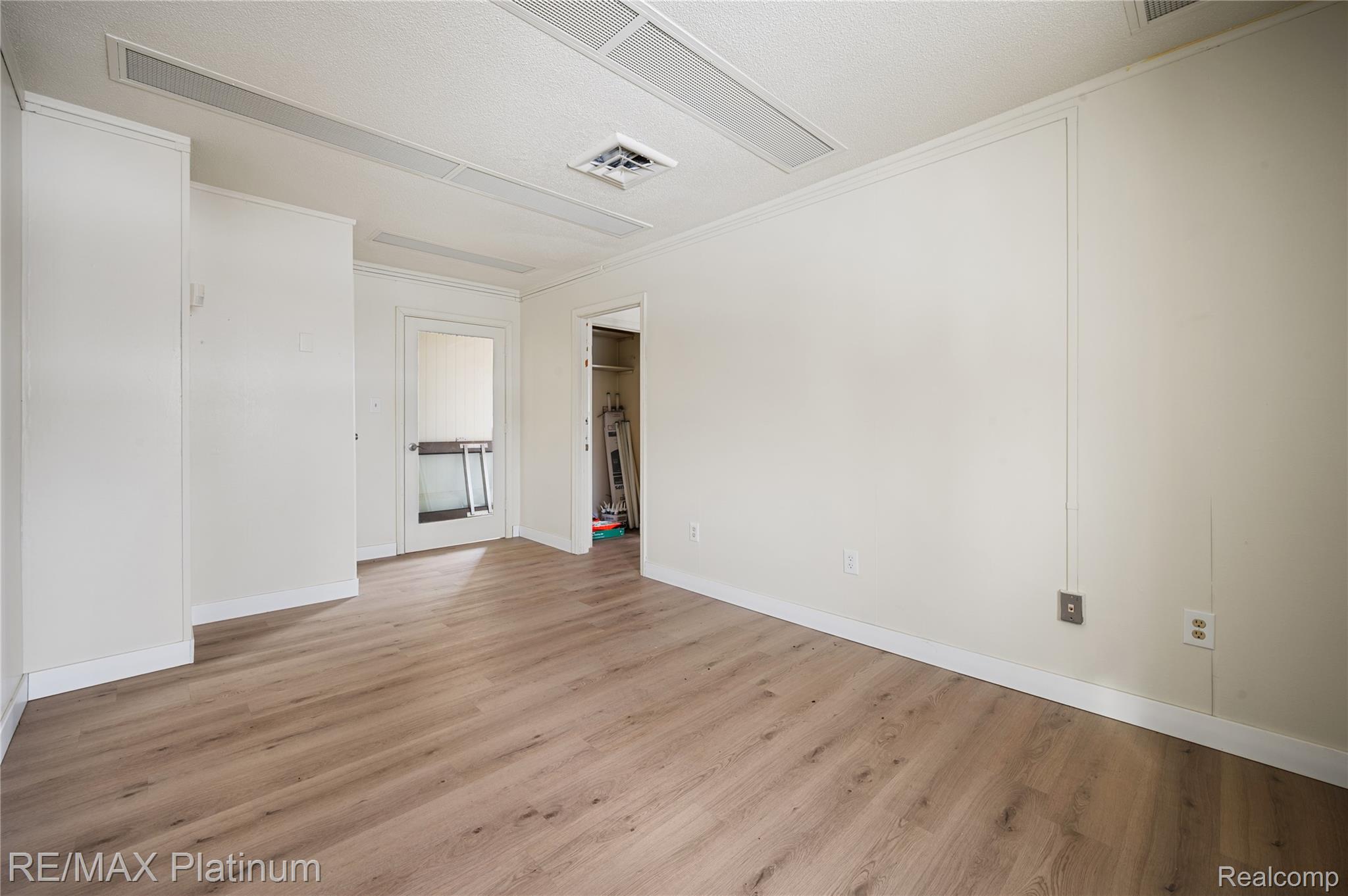 11528 S Saginaw Street