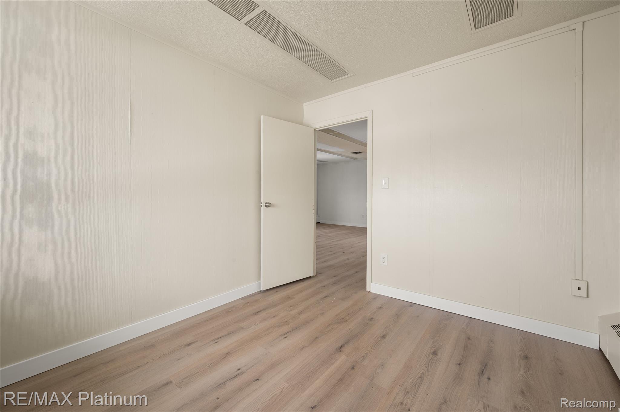 11528 S Saginaw Street