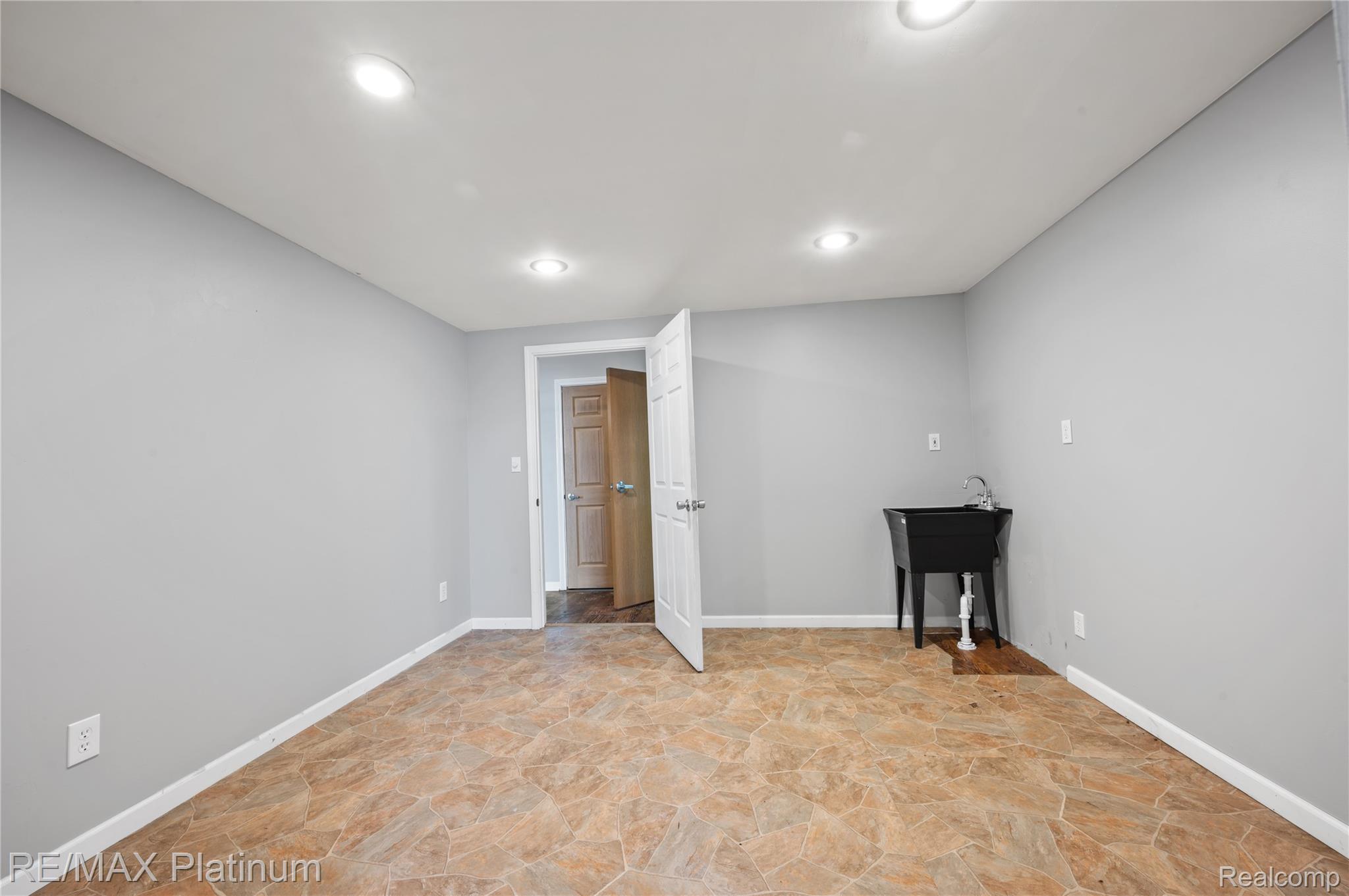 7500 Fenton Road