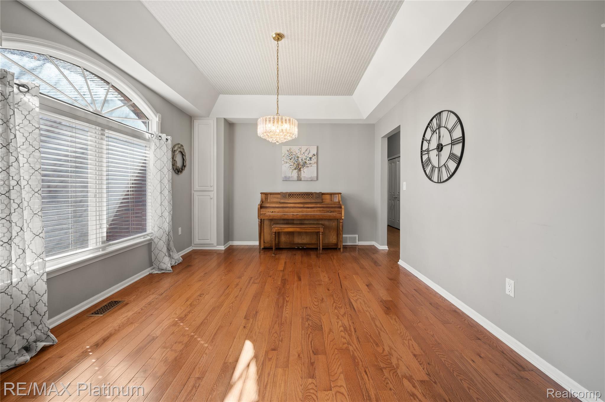 5252 Madison Court