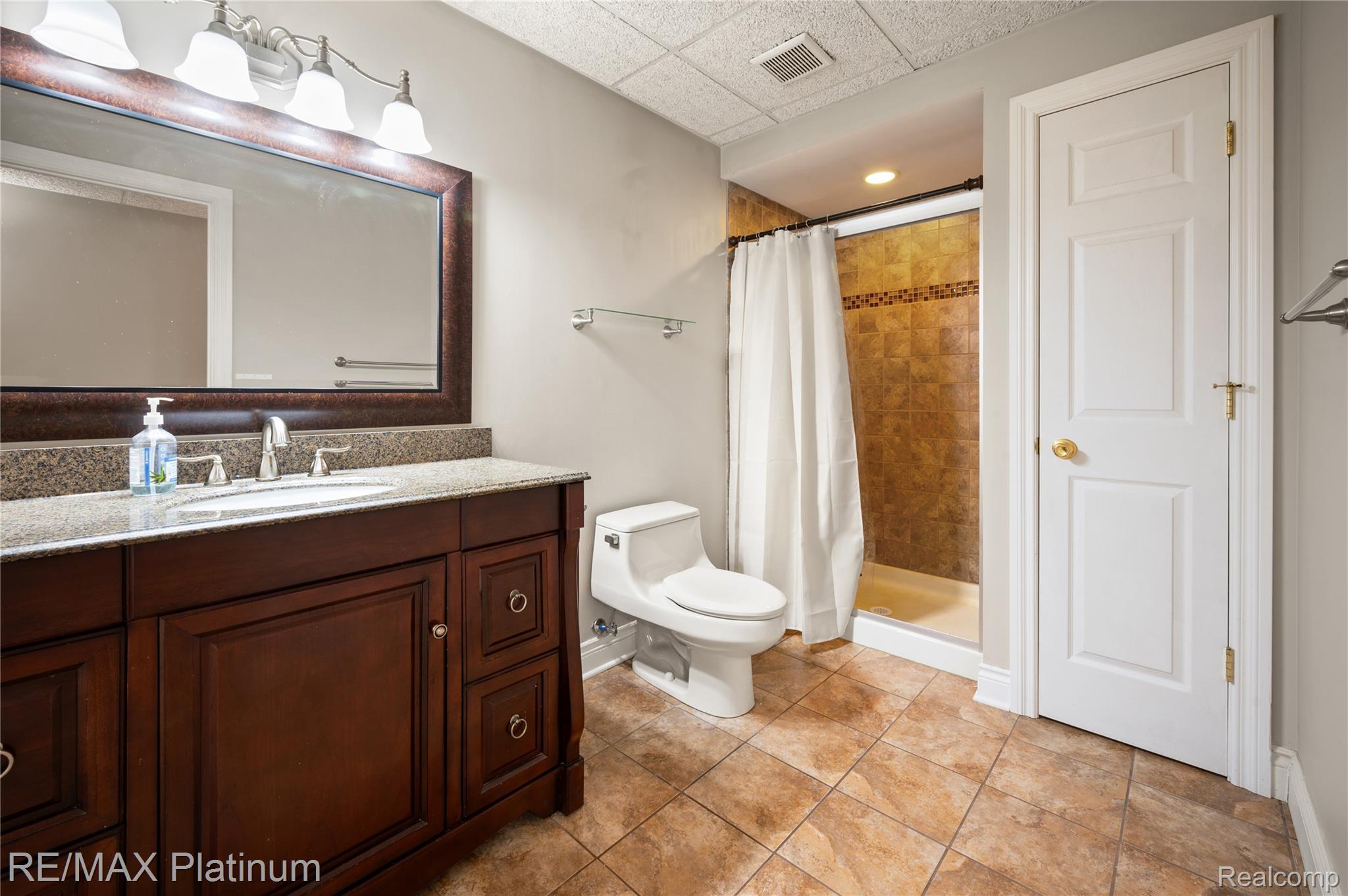 5252 Madison Court