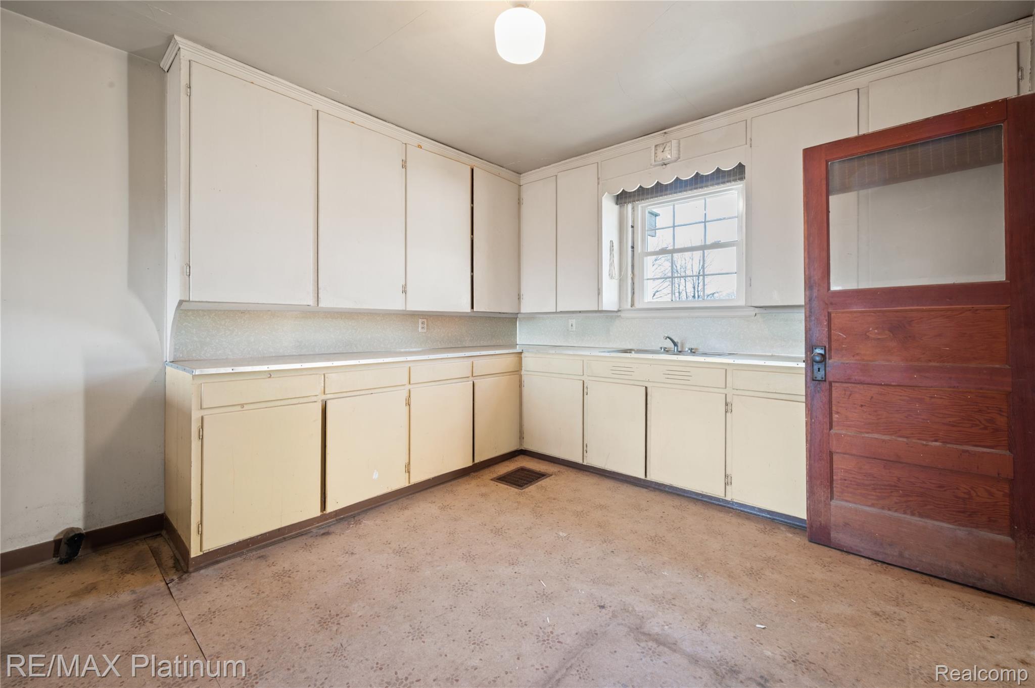 1136 S Nichols Road