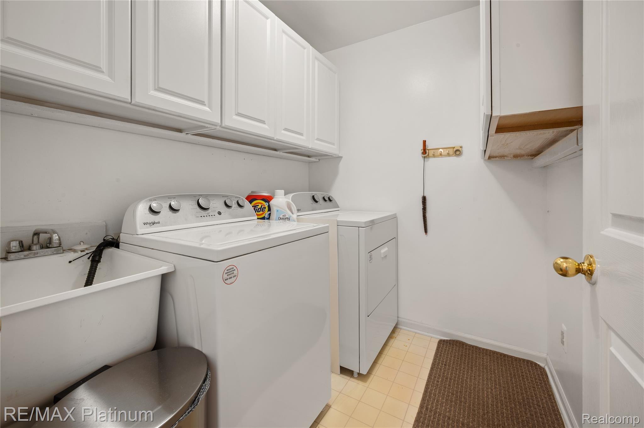 1270 Crystal Pointe Circle